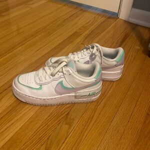 Lightly worn Nike airforces, In good shape!